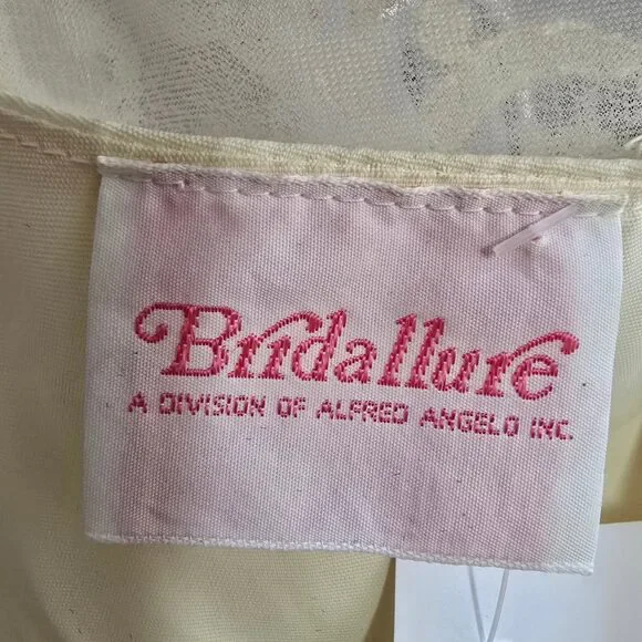 Vintage Bridallue Cream Ruffle Lace Wedding Gown Size S - Picture 11 of 13